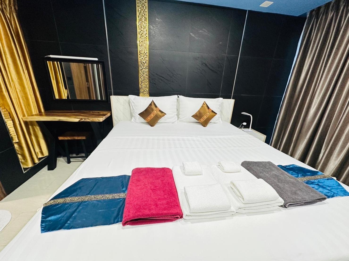 Luxury Business Suits In Grand Avenue By Pattaya City Estates Kültér fotó